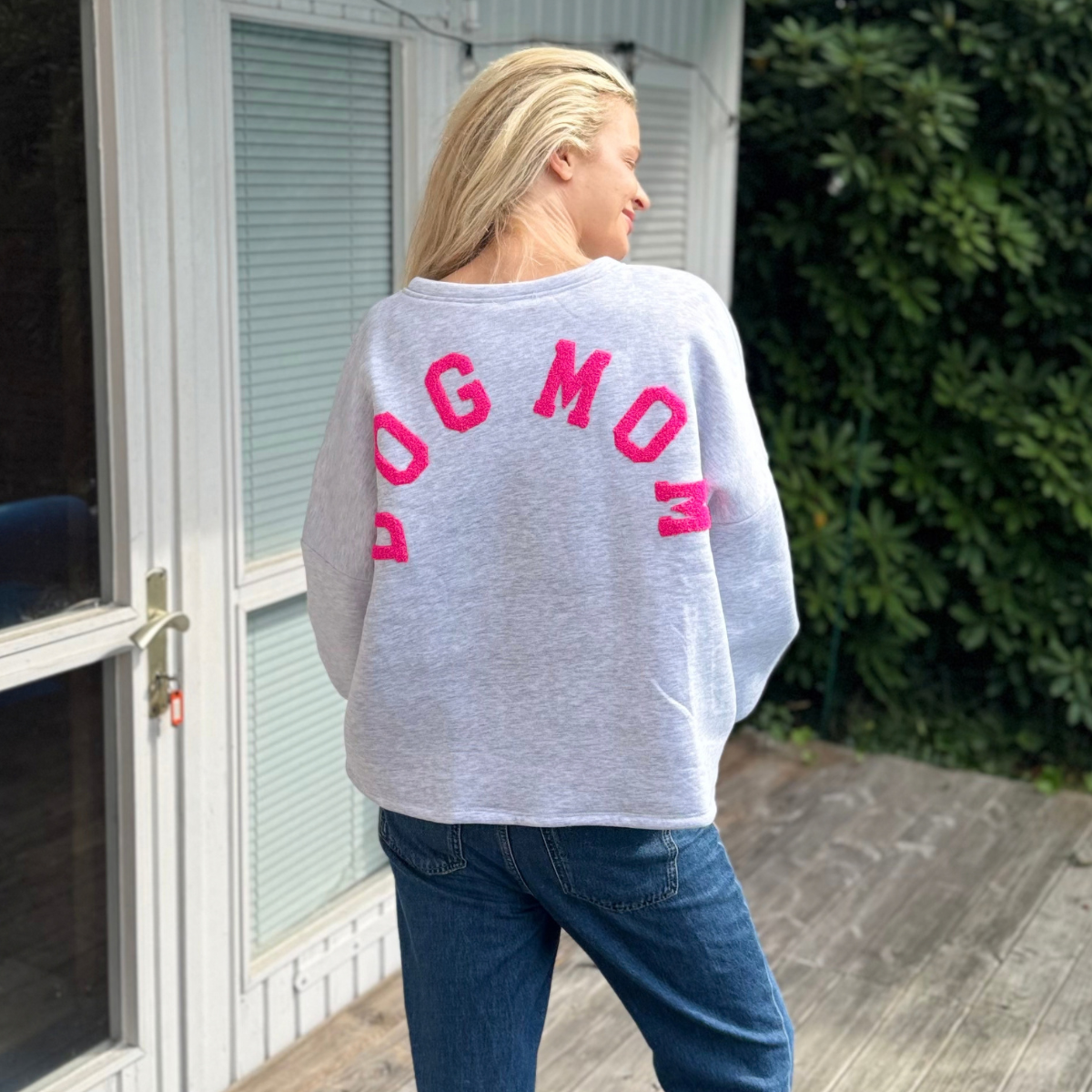PULLOVER DOG MOM
