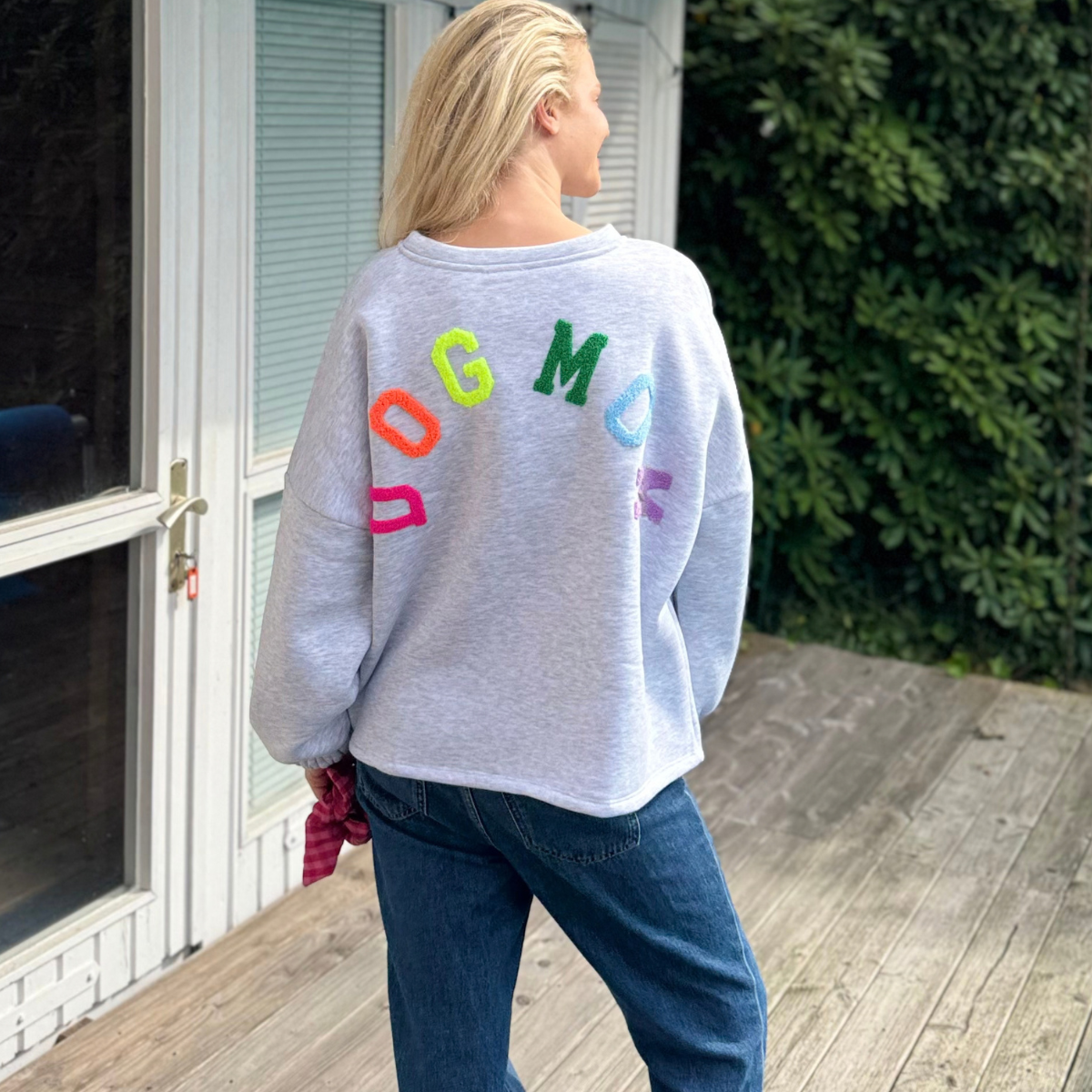PULLOVER DOG MOM
