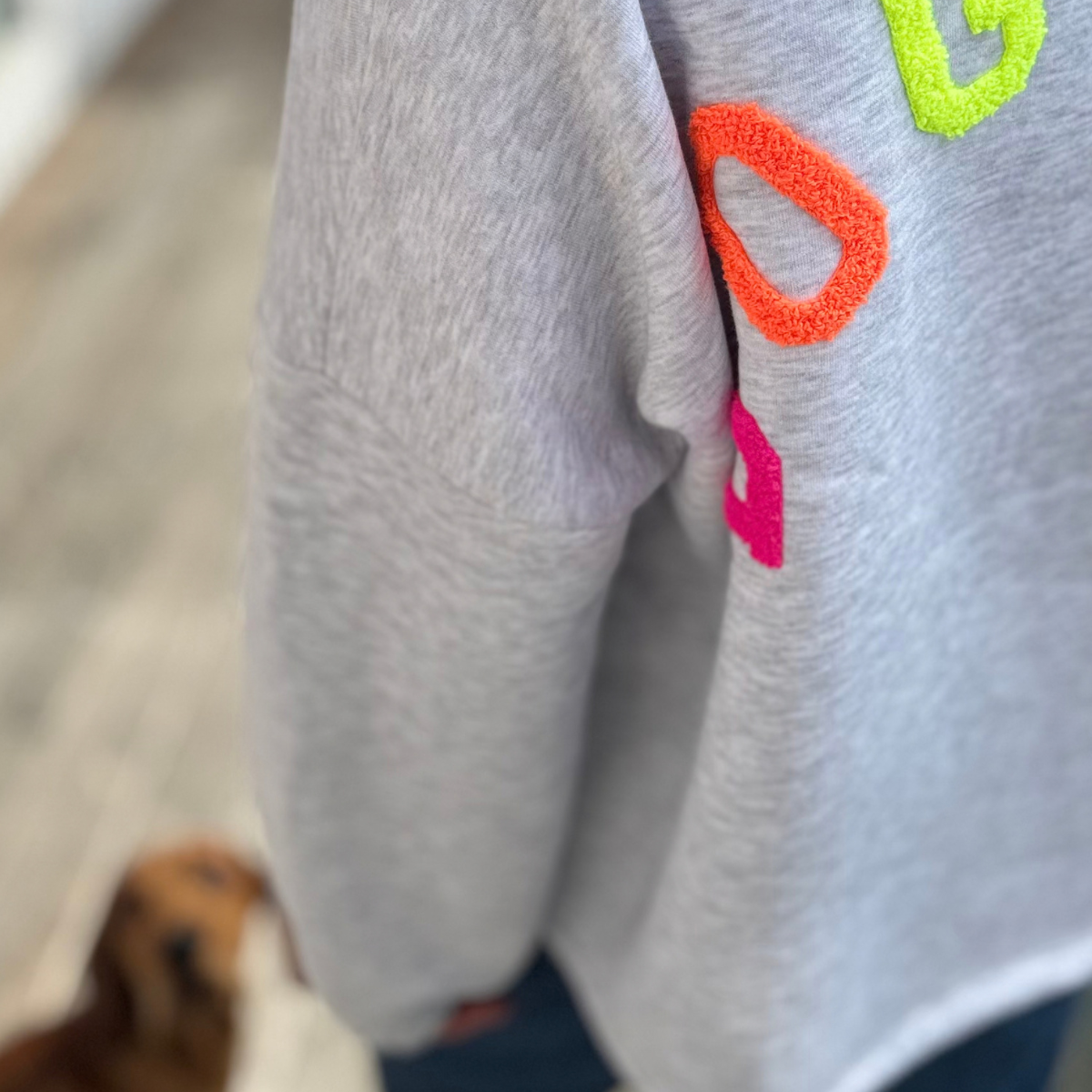 PULLOVER DOG MOM