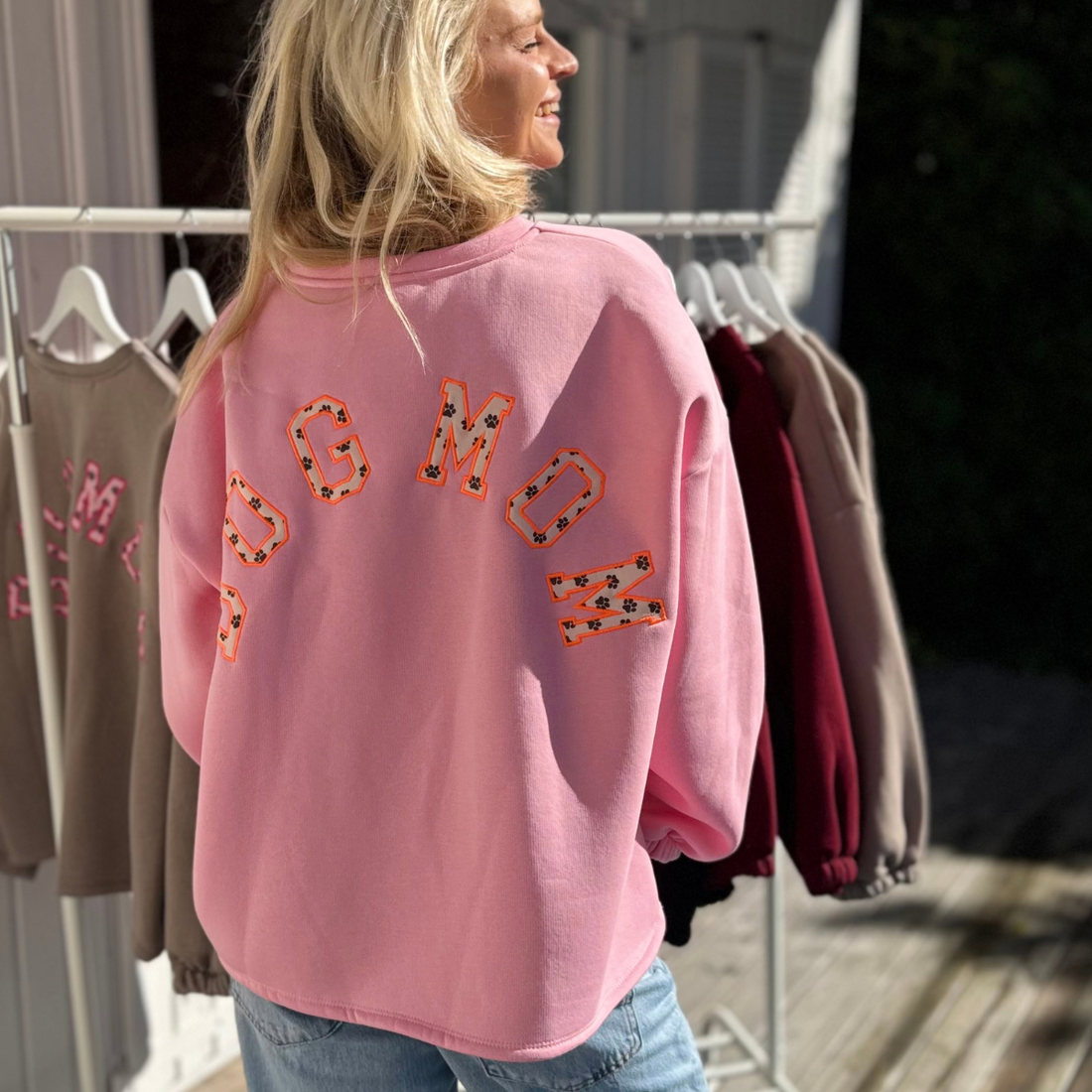 DOG MOM PULLOVER STICK