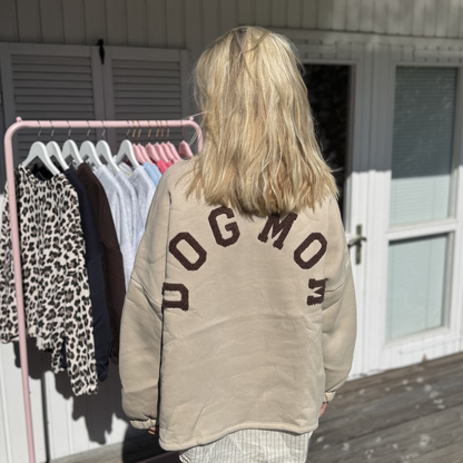 PULLOVER DOG MOM